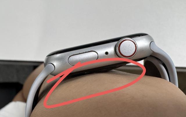 三星手表再曝过敏事件，是材质问题，还是佩戴方式不对？
