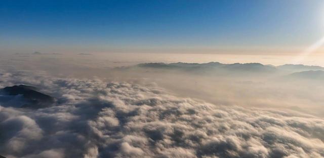 老黑山：凝冻初晴绘就“千里江山”图卷