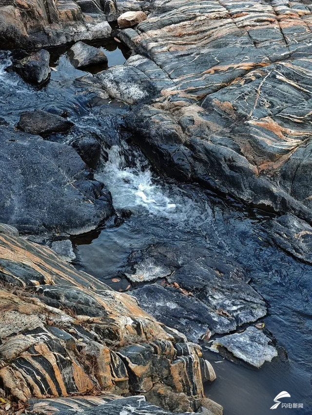 组图丨泰山彩石溪初冬 溪水与暖阳织就轻缓诗意