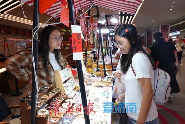 国庆泉城手造市集人气爆棚非遗潮玩点燃城市烟火