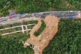 塌方现场，他用货车拦住了几十辆车，获1万元奖励！梅州开会：全力调查，给人民群众一个负责任的交代图片