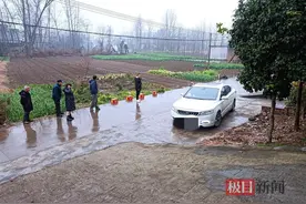 湖北男子在深圳山中野居十多年后回家：捡废品谋生，听收音机打发时间，不知父亲已离世图片