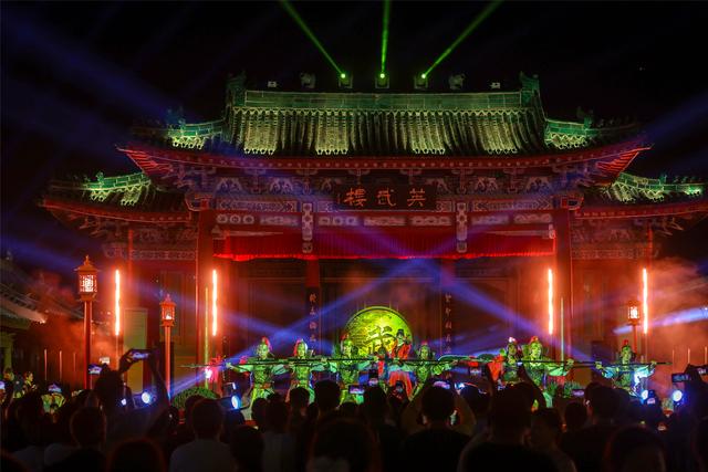 图集｜开封府夜游《南衙千秋月》启幕 光影幻戏点亮千年府衙夜经济