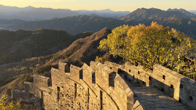 河北金山岭：秋韵未歇，长城染画