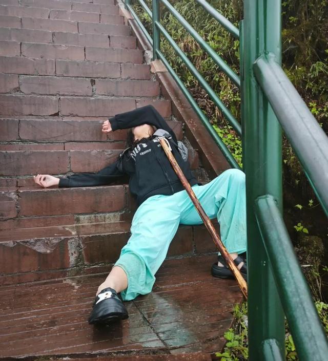 登顶瓦屋，不做牛马！快来瓦屋山徒步释放压力！