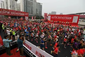 长马比赛日|爱长沙，就和她一起纵情奔跑图片