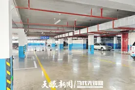 【两会·民生新观察】小区停车费“任性”定价 设置停车收费上限 引用智慧停车系统 缓解停车难问题图片