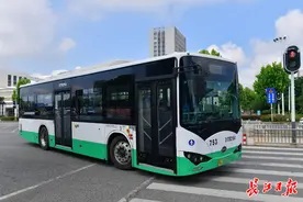 有“千里眼”还有“顺风耳”，“智能网联”公交车上路图片