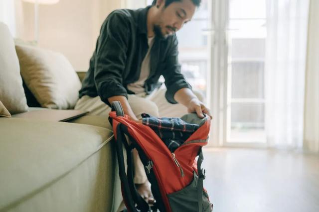 拼团32天自驾游新疆，旅游搭子自行脱队，谁来担责？