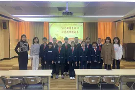 红色旋律育初心，沂蒙精神伴成长 ----济南市历下区龙奥学校 “红领巾飘扬在社区”红领巾课堂图片