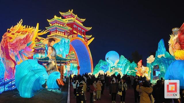 第32届自贡国际恐龙灯会盛大开幕 游客沉醉灯海直呼震撼