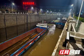 湘江长沙综合枢纽二线船闸完成检修 首次创下提前3天恢复航通纪录图片