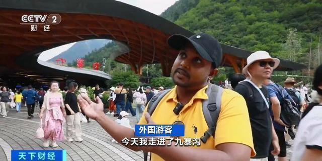 全程解锁：外国游客爱上坐着火车游中国(图)