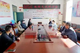 望江县第一小学到岳西县实验小学参观交流图片