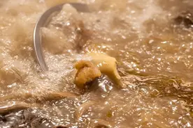 熬制猪肉汤时加入罂粟杆，贵州赫章一小卖部老板被公诉图片