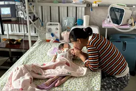 一位母亲与SMA的战斗图片