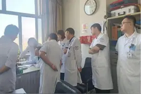 哈市二院多学科联合成功救治重症肝脓肿患者图片