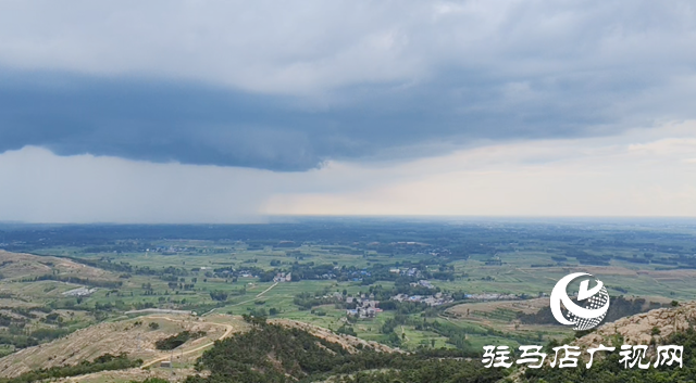 泌阳县罗汉山：初秋雨后宛若仙境 云雾奇石共绘水墨画卷