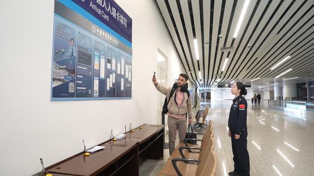 白云机场口岸今起实施外国人入境卡网上填报