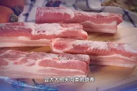 这样解冻食材，细菌暴增！加热也无法消除毒素，宁可扔了也别吃！图片
