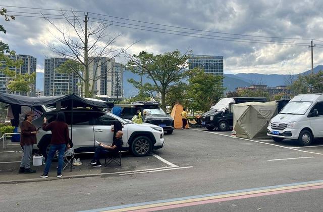 打造阳光康养新形态 四川德昌让游客们“开着房车住下来”