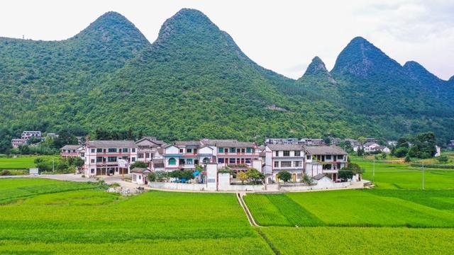 贵南阳光旅居带: 三个少数民族自治州“黄金气候生态带”争奇斗艳