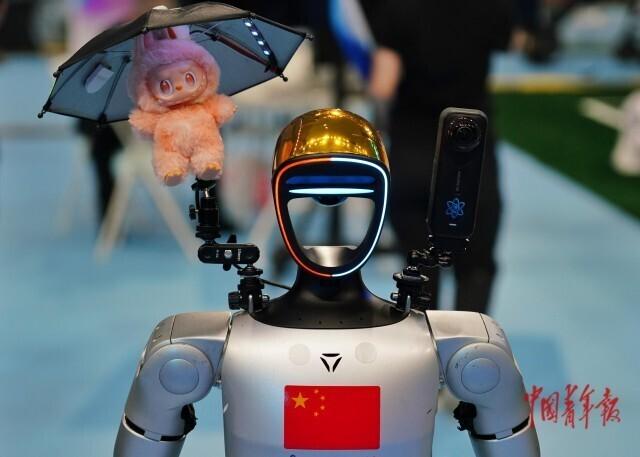 全球首个人形机器人运动会开幕在即 人类和机器人都蓄势待发