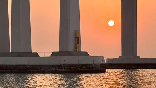 东大洋“海上穿越大桥”环游航线单日载客3155人！有人专程为它来青岛！