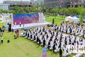 今日浪漫上演！广州白云区百对环卫工人夫妻举办集体婚礼图片