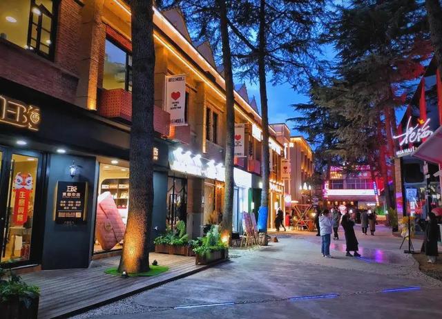 免费逛！郑州这9条特色街区，值得反复打卡→