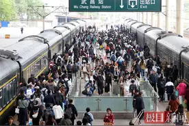 国庆黄金周铁路运输落下帷幕，武铁累计发送旅客660万人次图片