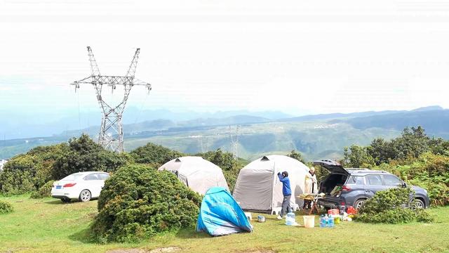 乌蒙大草原景区：帐篷露营，高山草场上的别样体验