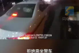 惠民：“倔强”男孩夜晚骑车拒绝帮助 交警一路步行护送图片
