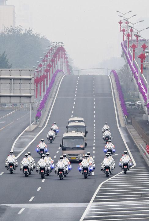 礼敬功勋，荣归英模——党和国家功勋荣誉表彰工作十年间书写新篇章