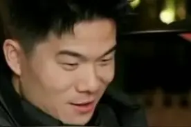 董宇辉直播讲“小孩哥”的故事，正说着，自称“小孩哥”妈妈在直播间留言了#董宇辉 #小孩哥图片