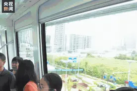 国内首条悬挂式单轨列车，正式开通运营图片