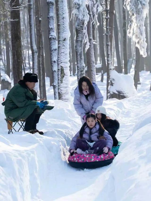 这个冬天，别再“猫冬”啦！300米超长滑道，来这开启嬉冰赏景的雪上之旅