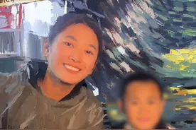 妈妈腰间系一根绳 绑着患有自闭症的孩子卖凉皮 “忙的时候怕他乱跑”图片
