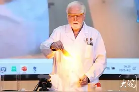 “英国魔法师”走进合肥 趣味科普展现化学魅力图片