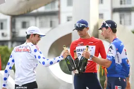 环广西自行车赛第三赛段维尔农“三衫加身”图片