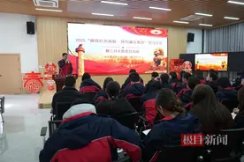 主题课还能这么上：红军战士背发电机过雪山，双肩压强是书包的几倍？图片