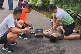 深圳龙岗一男子突发心梗倒地不起，跑友用AED成功挽救生命图片