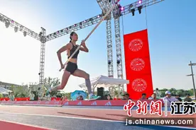 2024年中国田径街头巡回赛在南京揭幕图片