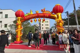环卫工捡到并养大的小伙成功认亲：计划带亲生父母回襄阳小住，两个家都会照顾图片