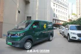 【绿色快递在身边】少缠一圈胶带、多用一次纸箱，看看他们有哪些妙招……图片