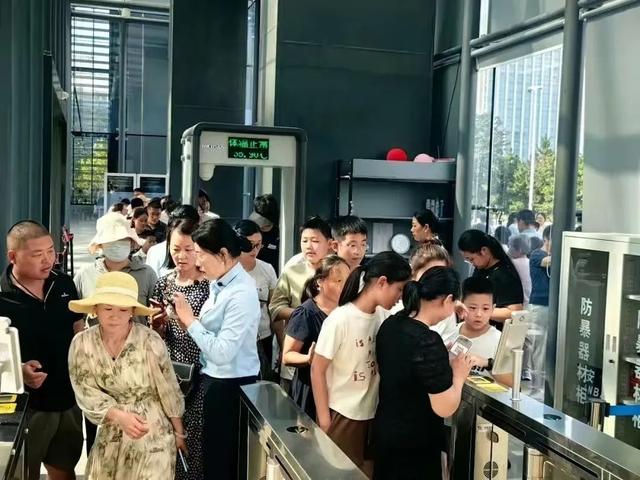 爆满！游客排队打卡！日照这里，一定要提前预约！