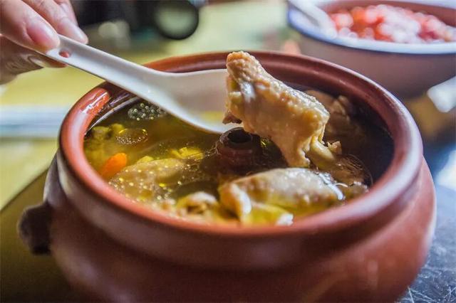 来红河看“滇超联赛”！当保山遇上红河，开启一段奇妙篇章！