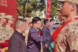 英歌开道，戎装出征 上海市嘉定区欢送新兵入伍图片