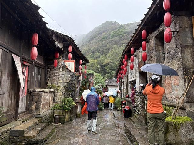 霞客之路·贵州首届山地徒步大会在云峰屯堡举行