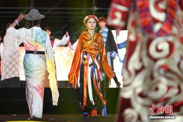 藏韵新生，衣耀雪域 西藏首届民族舞台服饰设计大赛拉萨启幕